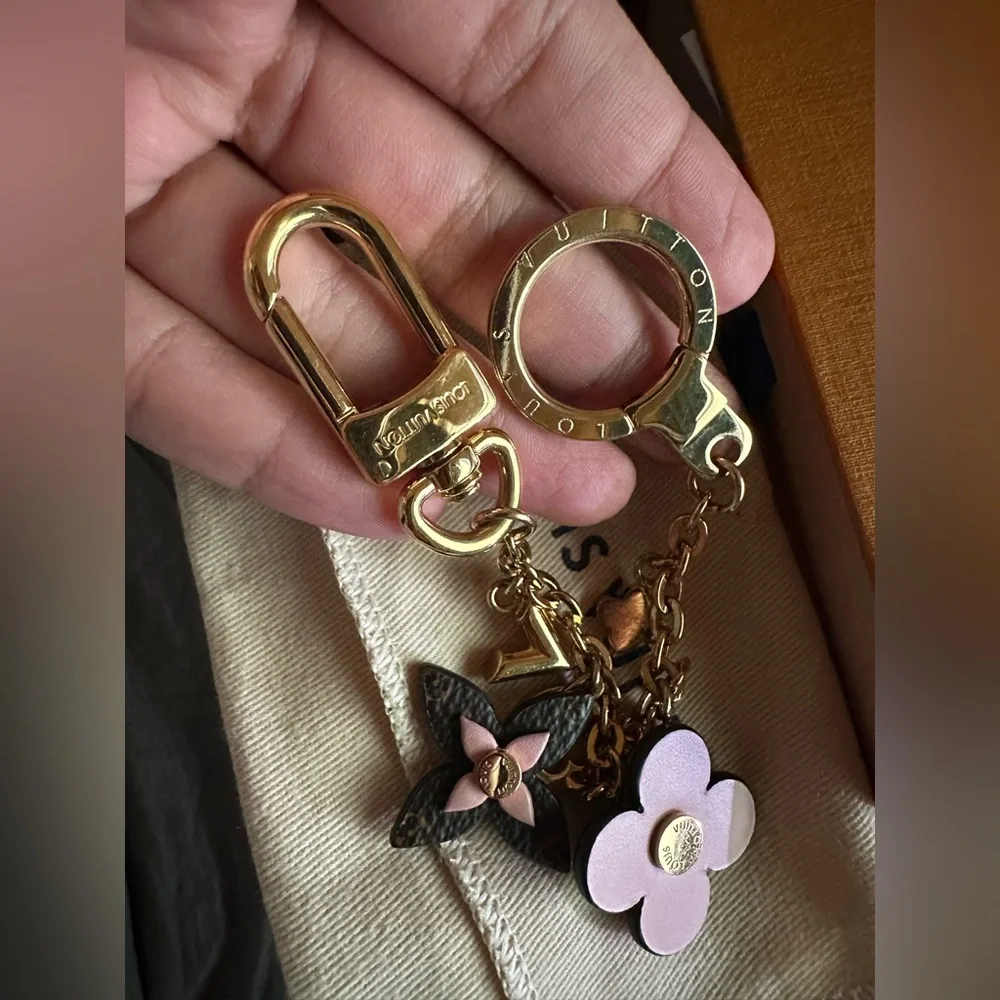 🎈Sold🎈Authentic Louis Vuitton Blooming flower charm - Picture 8 of 9